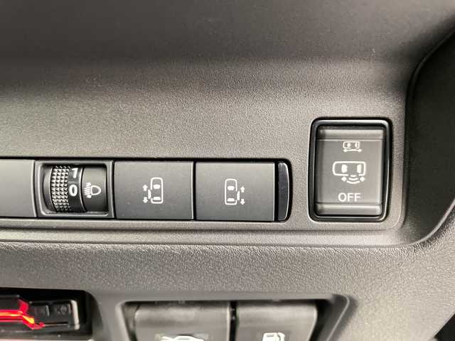 日産 セレナ ハイウェイスター V 道央・札幌 2023(令5)年 1.8万km プリズムホワイト ・4WD/・社外SDナビ・DVD・CD・SD・BT/・ワンセグTV/・全方位カメラ/・プロパイロット/・両側パワースライドドア/・ハンズフリーオートスライドドア/・デジタルインナーミラー/・エマージェンシーブレーキ/・ハンドル支援/・側方支援/・後方支援/・緊急支援/・先行車発進お知らせ/・標識検知支援/・駐車支援/・ふらつき警報/・横滑り防止/・パドルシフト/・ハンドルヒーター/・フロント＆セカンドシートヒーター/・ステアリングスイッチ/・LEDヘッドライト/・アイドリングストップ/・ヘッドライトレベライザー/・ビルトインETC/・プッシュスタート/・スマートキー/・革巻きステアリング