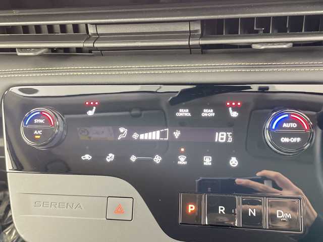 日産 セレナ ハイウェイスター V 道央・札幌 2023(令5)年 1.8万km プリズムホワイト ・4WD/・社外SDナビ・DVD・CD・SD・BT/・ワンセグTV/・全方位カメラ/・プロパイロット/・両側パワースライドドア/・ハンズフリーオートスライドドア/・デジタルインナーミラー/・エマージェンシーブレーキ/・ハンドル支援/・側方支援/・後方支援/・緊急支援/・先行車発進お知らせ/・標識検知支援/・駐車支援/・ふらつき警報/・横滑り防止/・パドルシフト/・ハンドルヒーター/・フロント＆セカンドシートヒーター/・ステアリングスイッチ/・LEDヘッドライト/・アイドリングストップ/・ヘッドライトレベライザー/・ビルトインETC/・プッシュスタート/・スマートキー/・革巻きステアリング