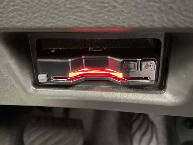 日産 セレナ ハイウェイスター V 道央・札幌 2023(令5)年 1.8万km プリズムホワイト ・4WD/・社外SDナビ・DVD・CD・SD・BT/・ワンセグTV/・全方位カメラ/・プロパイロット/・両側パワースライドドア/・ハンズフリーオートスライドドア/・デジタルインナーミラー/・エマージェンシーブレーキ/・ハンドル支援/・側方支援/・後方支援/・緊急支援/・先行車発進お知らせ/・標識検知支援/・駐車支援/・ふらつき警報/・横滑り防止/・パドルシフト/・ハンドルヒーター/・フロント＆セカンドシートヒーター/・ステアリングスイッチ/・LEDヘッドライト/・アイドリングストップ/・ヘッドライトレベライザー/・ビルトインETC/・プッシュスタート/・スマートキー/・革巻きステアリング