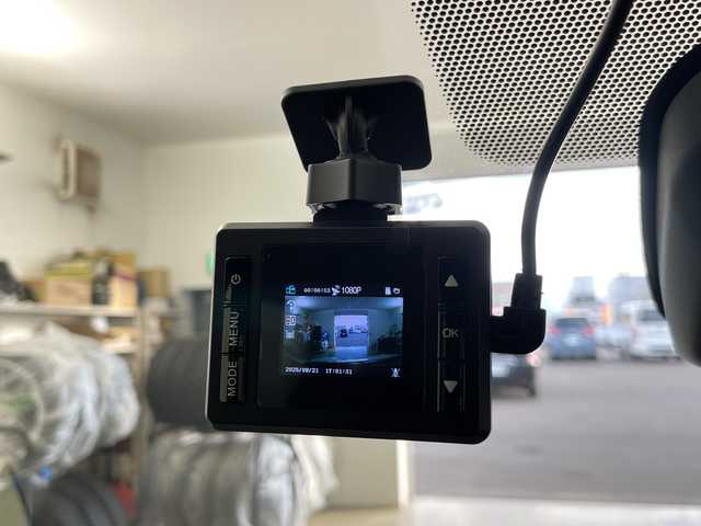 日産 セレナ ハイウェイスター V 道央・札幌 2023(令5)年 1.8万km プリズムホワイト ・4WD/・社外SDナビ・DVD・CD・SD・BT/・ワンセグTV/・全方位カメラ/・プロパイロット/・両側パワースライドドア/・ハンズフリーオートスライドドア/・デジタルインナーミラー/・エマージェンシーブレーキ/・ハンドル支援/・側方支援/・後方支援/・緊急支援/・先行車発進お知らせ/・標識検知支援/・駐車支援/・ふらつき警報/・横滑り防止/・パドルシフト/・ハンドルヒーター/・フロント＆セカンドシートヒーター/・ステアリングスイッチ/・LEDヘッドライト/・アイドリングストップ/・ヘッドライトレベライザー/・ビルトインETC/・プッシュスタート/・スマートキー/・革巻きステアリング