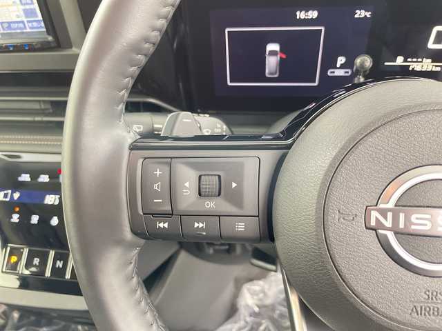 日産 セレナ ハイウェイスター V 道央・札幌 2023(令5)年 1.8万km プリズムホワイト ・4WD/・社外SDナビ・DVD・CD・SD・BT/・ワンセグTV/・全方位カメラ/・プロパイロット/・両側パワースライドドア/・ハンズフリーオートスライドドア/・デジタルインナーミラー/・エマージェンシーブレーキ/・ハンドル支援/・側方支援/・後方支援/・緊急支援/・先行車発進お知らせ/・標識検知支援/・駐車支援/・ふらつき警報/・横滑り防止/・パドルシフト/・ハンドルヒーター/・フロント＆セカンドシートヒーター/・ステアリングスイッチ/・LEDヘッドライト/・アイドリングストップ/・ヘッドライトレベライザー/・ビルトインETC/・プッシュスタート/・スマートキー/・革巻きステアリング