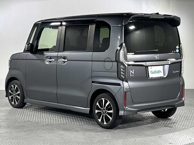 ホンダ Ｎ ＢＯＸ カスタム G L ホンダセンシング 沖縄県 2020(令2)年 6万km シャイニンググレーM ・県外仕入れ/・禁煙車/・片側パワースライドドア/・純正8インチナビ/・バックカメラ/・ステアリングスイッチ/・ホンダセンシング/・レーンキープアシスト/・先行車発進のお知らせ/・レーダークルーズコントロール/・コーナーセンサー/・ビルドインETC/・後席サンシェード/・LEDライト/・オートライト/・フォグランプ/・ドアバイザー