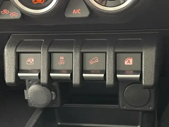 スズキ ジムニー XC 愛知県 2024(令6)年 0.1万km ジャングルグリーン 純正ナビ　フルセグＴＶ　Ｂｌｕｅｔｏｏｔｈ　デジタルインナーミラー　エマージェンシーブレーキ　衝突軽減　車線逸脱　コーナーセンサー　ＬＥＤオートライト　フォグ　電動パーキング　ＢＳＭ　ＥＴＣ　禁煙車