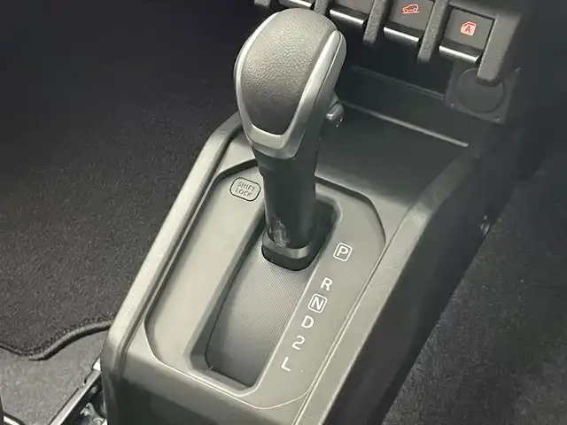 スズキ ジムニー XC 愛知県 2024(令6)年 0.1万km ジャングルグリーン 純正ナビ　フルセグＴＶ　Ｂｌｕｅｔｏｏｔｈ　デジタルインナーミラー　エマージェンシーブレーキ　衝突軽減　車線逸脱　コーナーセンサー　ＬＥＤオートライト　フォグ　電動パーキング　ＢＳＭ　ＥＴＣ　禁煙車