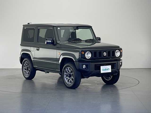 スズキ ジムニー XC 長野県 2024(令6)年 0.1万km ジャングルグリーン 4WD/社外メモリナビ&CD&BT/スズキセーフティサポート/クルーズコントロール/車線逸脱警報/ふらつき警報/衝突軽減ブレーキ/誤発進抑制機能/先行車発進告知/標識認識機能/ヒルホールドコントロール/ダウンヒルアシストコントロール/前席シートヒーター/ステアリングスイッチ/LEDヘッドライト/オートライト/フロントフォグランプ/電動格納ミラー/ウィンカーミラー/ドアミラーヒーター/純正16インチAW装着/社外フロアマット/背面タイヤ/スマートキー/スペアキー1本/取扱説明書/レンタアップ