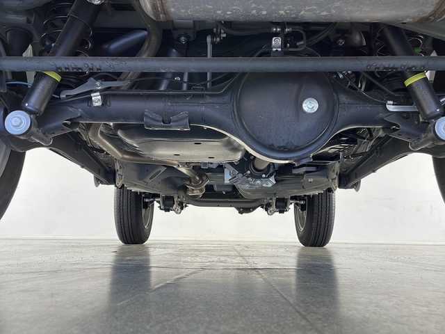 スズキ ジムニー XC 長野県 2024(令6)年 0.1万km ジャングルグリーン 4WD/社外メモリナビ&CD&BT/スズキセーフティサポート/クルーズコントロール/車線逸脱警報/ふらつき警報/衝突軽減ブレーキ/誤発進抑制機能/先行車発進告知/標識認識機能/ヒルホールドコントロール/ダウンヒルアシストコントロール/前席シートヒーター/ステアリングスイッチ/LEDヘッドライト/オートライト/フロントフォグランプ/電動格納ミラー/ウィンカーミラー/ドアミラーヒーター/純正16インチAW装着/社外フロアマット/背面タイヤ/スマートキー/スペアキー1本/取扱説明書/レンタアップ