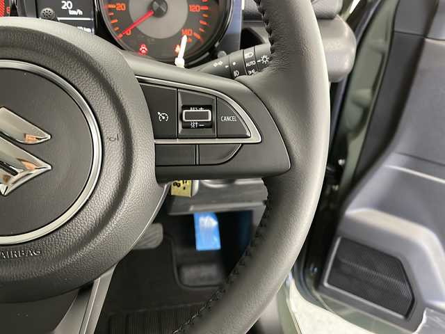 スズキ ジムニー XC 長野県 2024(令6)年 0.1万km ジャングルグリーン 4WD/社外メモリナビ&CD&BT/スズキセーフティサポート/クルーズコントロール/車線逸脱警報/ふらつき警報/衝突軽減ブレーキ/誤発進抑制機能/先行車発進告知/標識認識機能/ヒルホールドコントロール/ダウンヒルアシストコントロール/前席シートヒーター/ステアリングスイッチ/LEDヘッドライト/オートライト/フロントフォグランプ/電動格納ミラー/ウィンカーミラー/ドアミラーヒーター/純正16インチAW装着/社外フロアマット/背面タイヤ/スマートキー/スペアキー1本/取扱説明書/レンタアップ