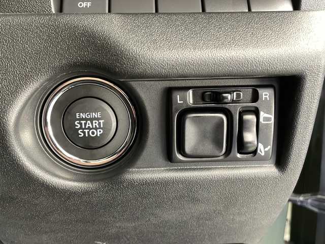 スズキ ジムニー XC 長野県 2024(令6)年 0.1万km ジャングルグリーン 4WD/社外メモリナビ&CD&BT/スズキセーフティサポート/クルーズコントロール/車線逸脱警報/ふらつき警報/衝突軽減ブレーキ/誤発進抑制機能/先行車発進告知/標識認識機能/ヒルホールドコントロール/ダウンヒルアシストコントロール/前席シートヒーター/ステアリングスイッチ/LEDヘッドライト/オートライト/フロントフォグランプ/電動格納ミラー/ウィンカーミラー/ドアミラーヒーター/純正16インチAW装着/社外フロアマット/背面タイヤ/スマートキー/スペアキー1本/取扱説明書/レンタアップ