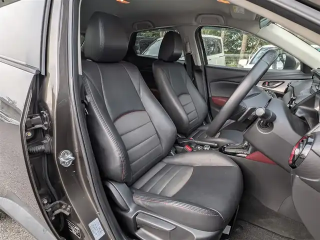 マツダ ＣＸ－３ XD ツーリング 栃木県 2015(平27)年 6.3万km チタニウムフラッシュマイカ (株)IDOMが運営する【じしゃロン宇都宮店】の自社ローン対象車両になります。こちらは現金またはオートローンご利用時の価格です。自社ローンご希望の方は別途その旨お申付け下さい。/純正ナビ(Bluetooth)/バックカメラ/クルーズコントロール/ハーフレザーシート/ＨＵＤ/ETC/ドライブレコーダー/LEDヘッドライト/純正18インチAW/プッシュスタート/スマートキー/フロアマット