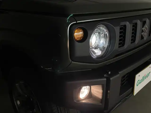 スズキ ジムニー XC 群馬県 2025(令7)年 0.1万km未満 ジャングルグリーン 届出済未使用車　登録時走行距離11km/スズキセーフティサポート/・デュアルセンサーブレーキサポート/・車線逸脱警報機能/・ふらつき警報機能/・先行車発進お知らせ機能/・ハイビームアシスト/・標識認識/クルーズコントロール/前席シートヒーター/LEDヘッドライト/フォグランプ/純正16インチアルミホイール/ダウンヒルアシストコントロール/プッシュスタート/スマートキー