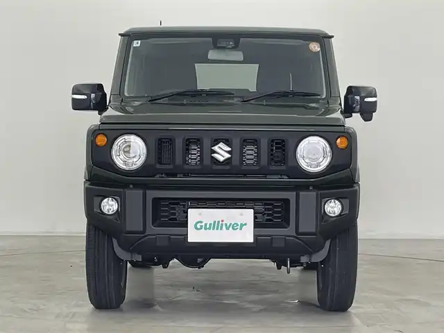 スズキ ジムニー XC 群馬県 2025(令7)年 0.1万km未満 ジャングルグリーン 届出済未使用車　登録時走行距離11km/スズキセーフティサポート/・デュアルセンサーブレーキサポート/・車線逸脱警報機能/・ふらつき警報機能/・先行車発進お知らせ機能/・ハイビームアシスト/・標識認識/クルーズコントロール/前席シートヒーター/LEDヘッドライト/フォグランプ/純正16インチアルミホイール/ダウンヒルアシストコントロール/プッシュスタート/スマートキー