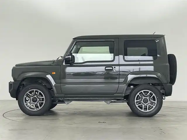 スズキ ジムニー XC 群馬県 2025(令7)年 0.1万km未満 ジャングルグリーン 届出済未使用車　登録時走行距離11km/スズキセーフティサポート/・デュアルセンサーブレーキサポート/・車線逸脱警報機能/・ふらつき警報機能/・先行車発進お知らせ機能/・ハイビームアシスト/・標識認識/クルーズコントロール/前席シートヒーター/LEDヘッドライト/フォグランプ/純正16インチアルミホイール/ダウンヒルアシストコントロール/プッシュスタート/スマートキー