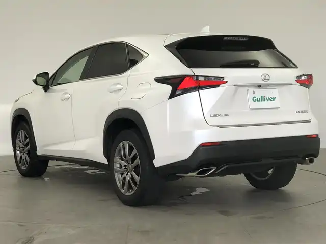 レクサス ＮＸ 200t Iパッケージ 愛知県 2015(平27)年 5.7万km ソニッククォーツ 純正ナビ（フルセグ、CD、DVD、Bluetooth）/サンルーフ/三眼LEDヘッドライト/ETC/Bカメラ/左サイドカメラ/シートヒーター（D+N)/ステアリングヒーター/パワーバックドア/パワーシート（D+N)/ACC/衝突軽減ブレーキ/レーンキープアシスト/合皮シート/パドルシフト/コーナーセンサー/スマートキー/USB/横滑り防止装置