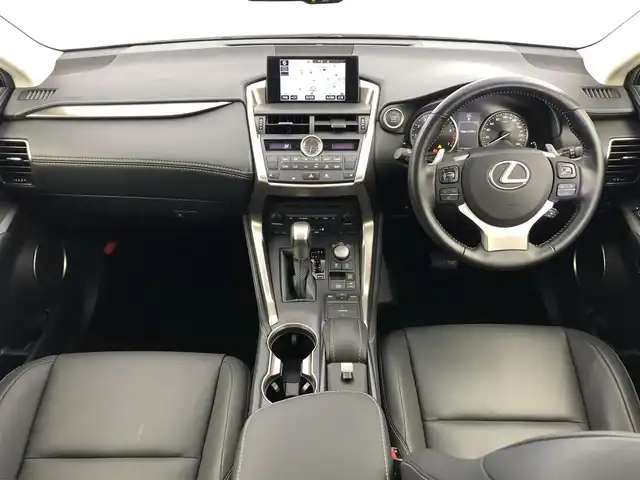 レクサス ＮＸ 200t Iパッケージ 愛知県 2015(平27)年 5.7万km ソニッククォーツ 純正ナビ（フルセグ、CD、DVD、Bluetooth）/サンルーフ/三眼LEDヘッドライト/ETC/Bカメラ/左サイドカメラ/シートヒーター（D+N)/ステアリングヒーター/パワーバックドア/パワーシート（D+N)/ACC/衝突軽減ブレーキ/レーンキープアシスト/合皮シート/パドルシフト/コーナーセンサー/スマートキー/USB/横滑り防止装置