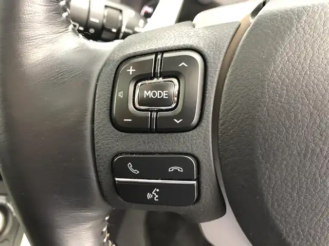 レクサス ＮＸ 200t Iパッケージ 愛知県 2015(平27)年 5.7万km ソニッククォーツ 純正ナビ（フルセグ、CD、DVD、Bluetooth）/サンルーフ/三眼LEDヘッドライト/ETC/Bカメラ/左サイドカメラ/シートヒーター（D+N)/ステアリングヒーター/パワーバックドア/パワーシート（D+N)/ACC/衝突軽減ブレーキ/レーンキープアシスト/合皮シート/パドルシフト/コーナーセンサー/スマートキー/USB/横滑り防止装置
