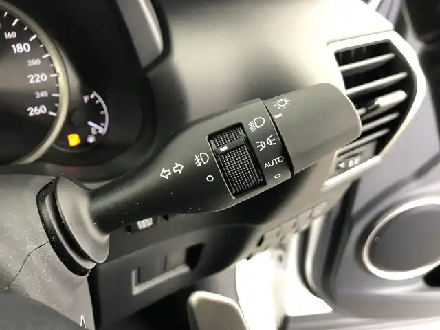 レクサス ＮＸ 200t Iパッケージ 愛知県 2015(平27)年 5.7万km ソニッククォーツ 純正ナビ（フルセグ、CD、DVD、Bluetooth）/サンルーフ/三眼LEDヘッドライト/ETC/Bカメラ/左サイドカメラ/シートヒーター（D+N)/ステアリングヒーター/パワーバックドア/パワーシート（D+N)/ACC/衝突軽減ブレーキ/レーンキープアシスト/合皮シート/パドルシフト/コーナーセンサー/スマートキー/USB/横滑り防止装置