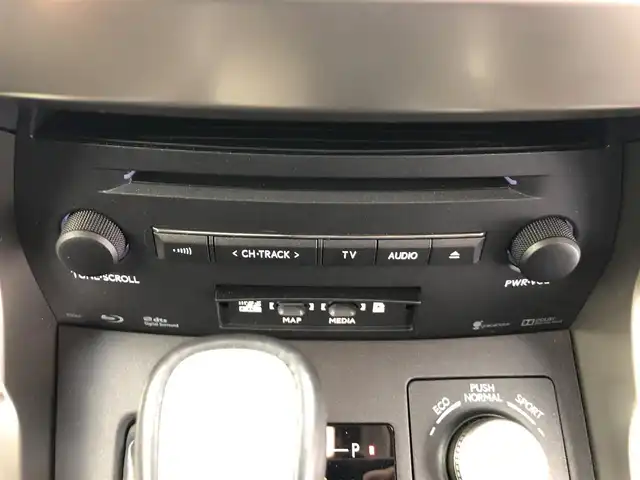レクサス ＮＸ 200t Iパッケージ 愛知県 2015(平27)年 5.7万km ソニッククォーツ 純正ナビ（フルセグ、CD、DVD、Bluetooth）/サンルーフ/三眼LEDヘッドライト/ETC/Bカメラ/左サイドカメラ/シートヒーター（D+N)/ステアリングヒーター/パワーバックドア/パワーシート（D+N)/ACC/衝突軽減ブレーキ/レーンキープアシスト/合皮シート/パドルシフト/コーナーセンサー/スマートキー/USB/横滑り防止装置