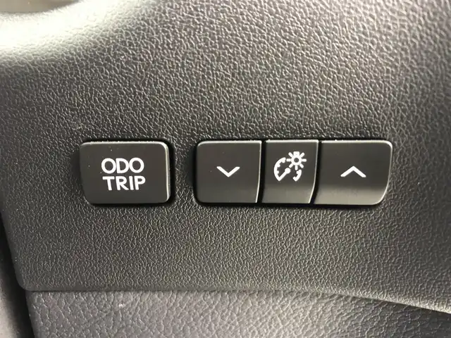 レクサス ＮＸ 200t Iパッケージ 愛知県 2015(平27)年 5.7万km ソニッククォーツ 純正ナビ（フルセグ、CD、DVD、Bluetooth）/サンルーフ/三眼LEDヘッドライト/ETC/Bカメラ/左サイドカメラ/シートヒーター（D+N)/ステアリングヒーター/パワーバックドア/パワーシート（D+N)/ACC/衝突軽減ブレーキ/レーンキープアシスト/合皮シート/パドルシフト/コーナーセンサー/スマートキー/USB/横滑り防止装置
