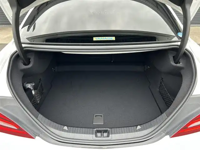 メルセデス・ベンツ ＣＬＡ２２０ 4MATIC 茨城県 2018(平30)年 2.3万km ポーラホワイト 後期型　/ＲＳＰ　/ＡＣＣ　/ＬＫＡ　/ＢＳＡ　/Ｂカメラ　/パークトロニック　/黒革　/シートヒーター　/ナビ　/ＴＶ　/ＢＴ　/ＵＳＢ　/ＤＶＤ　/ＬＥＤヘッドライト　/オートライト　/アンビエントライト　/ＥＴＣ　/ドラレコ　/禁煙車