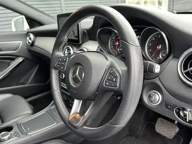 メルセデス・ベンツ ＣＬＡ２２０ 4MATIC 茨城県 2018(平30)年 2.3万km ポーラホワイト 後期型　/ＲＳＰ　/ＡＣＣ　/ＬＫＡ　/ＢＳＡ　/Ｂカメラ　/パークトロニック　/黒革　/シートヒーター　/ナビ　/ＴＶ　/ＢＴ　/ＵＳＢ　/ＤＶＤ　/ＬＥＤヘッドライト　/オートライト　/アンビエントライト　/ＥＴＣ　/ドラレコ　/禁煙車