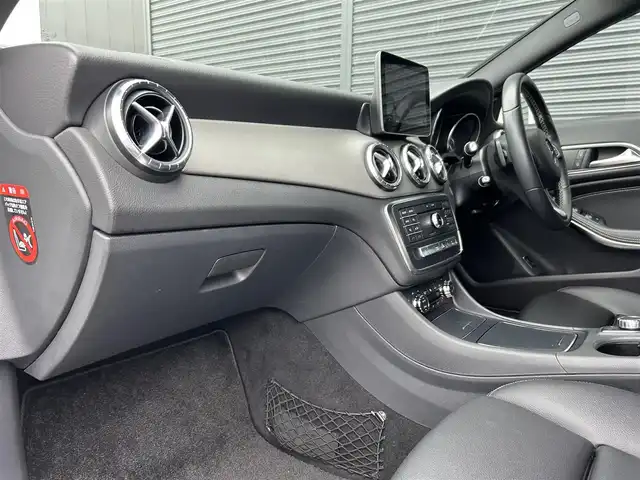 メルセデス・ベンツ ＣＬＡ２２０ 4MATIC 茨城県 2018(平30)年 2.3万km ポーラホワイト 後期型　/ＲＳＰ　/ＡＣＣ　/ＬＫＡ　/ＢＳＡ　/Ｂカメラ　/パークトロニック　/黒革　/シートヒーター　/ナビ　/ＴＶ　/ＢＴ　/ＵＳＢ　/ＤＶＤ　/ＬＥＤヘッドライト　/オートライト　/アンビエントライト　/ＥＴＣ　/ドラレコ　/禁煙車