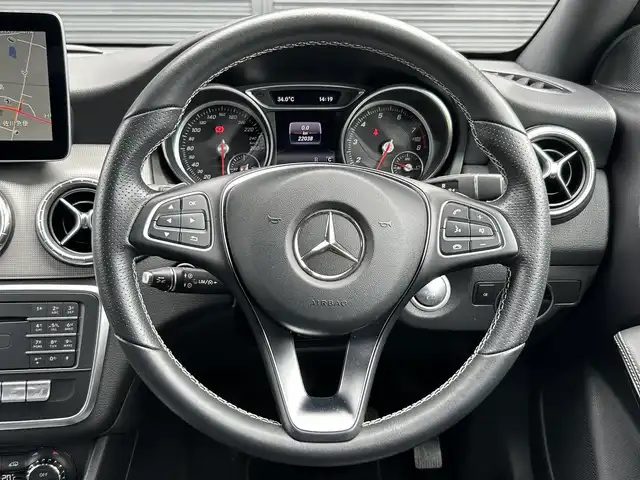 メルセデス・ベンツ ＣＬＡ２２０ 4MATIC 茨城県 2018(平30)年 2.3万km ポーラホワイト 後期型　/ＲＳＰ　/ＡＣＣ　/ＬＫＡ　/ＢＳＡ　/Ｂカメラ　/パークトロニック　/黒革　/シートヒーター　/ナビ　/ＴＶ　/ＢＴ　/ＵＳＢ　/ＤＶＤ　/ＬＥＤヘッドライト　/オートライト　/アンビエントライト　/ＥＴＣ　/ドラレコ　/禁煙車
