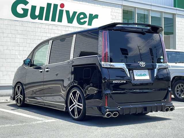 トヨタ エスクァイア Gi 静岡県 2019(令1)年 4.3万km ブラック ディスプレイオーディオ/Bluetooth/フリップダウンリアモニター/両側パワースライドドア/エムズスピードエアロ/エムズスピード19インチAW/合成シート/シートヒーター/バックカメラ/スマートキー