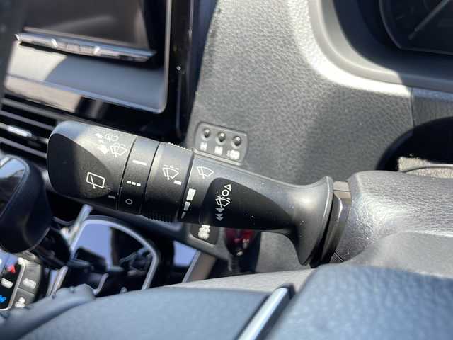 トヨタ エスクァイア Gi 静岡県 2019(令1)年 4.3万km ブラック ディスプレイオーディオ/Bluetooth/フリップダウンリアモニター/両側パワースライドドア/エムズスピードエアロ/エムズスピード19インチAW/合成シート/シートヒーター/バックカメラ/スマートキー