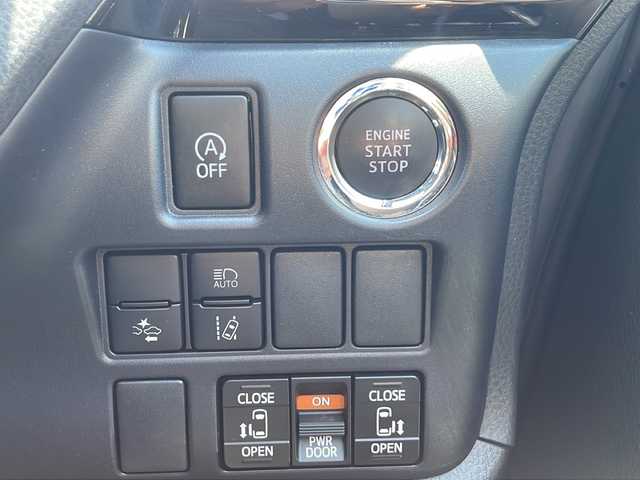 トヨタ エスクァイア Gi 静岡県 2019(令1)年 4.3万km ブラック ディスプレイオーディオ/Bluetooth/フリップダウンリアモニター/両側パワースライドドア/エムズスピードエアロ/エムズスピード19インチAW/合成シート/シートヒーター/バックカメラ/スマートキー
