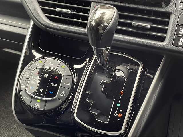 トヨタ エスクァイア Gi 千葉県 2019(令1)年 4.3万km ブラック エムズスピードエアロ/エムズスピード１９インチＡＷ/車高調/ディスプレイオーディオ/Bluetooth CD DVD フルセグ/シートヒーター/両側パワースライドドア/フリップダウンリアモニター/ＥＴＣ/前方ドライブレコーダー/フォグランプ/プッシュスタート/スマートキー/ウィンカーミラー/ステアリングスイッチ/フロアマット/シートバックテーブル/ロールサンシェード/トヨタセーフティセンス/クルーズコントロール/プリクラッシュセーフティー/クリアランスソナー/先行者発進告知/オートハイビーム/車線逸脱警報