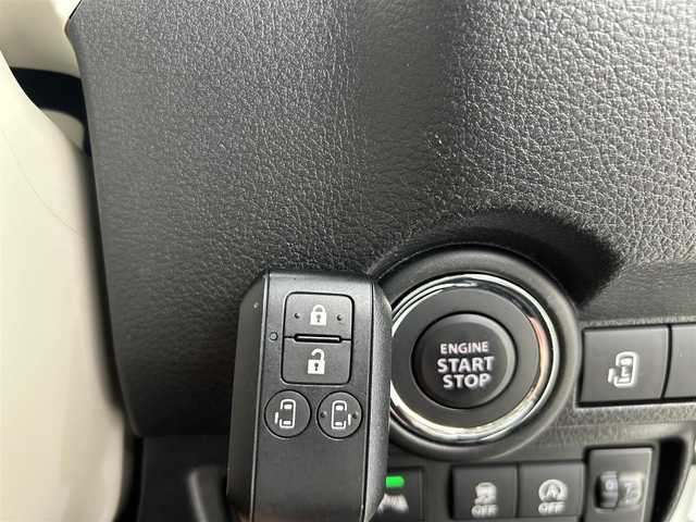 スズキ ワゴンＲ スマイル HYBRID S 茨城県 2023(令5)年 0.9万km ピュアホワイトパール/ブラック2トーン 社外ナビ/フルセグ/衝突被害軽減ブレーキ/車線逸脱抑制装置/オートマチックハイビーム/クリアランスソナー/両側電動スライドドア/ETC/シートヒーター/スマートキー