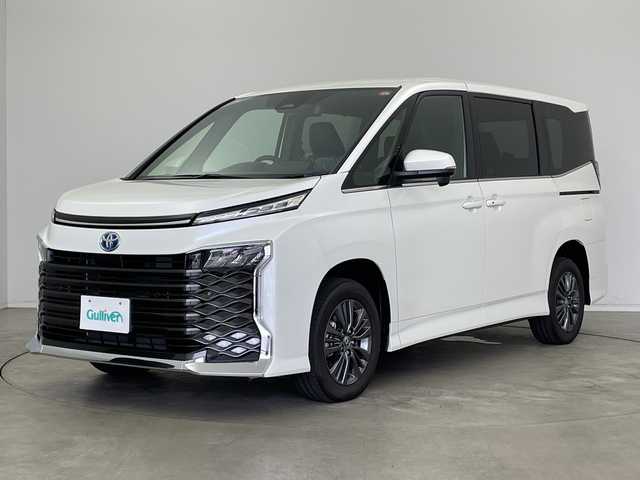 トヨタ ヴォクシー ハイブリッド S－Z 新潟県 2025(令7)年 0.1万km未満 ホワイトパールクリスタルシャイン 純正ディスプレイオーディオ/（BT/FM/AM/フルセグTV/DVD）/バックカメラ/ステアリングスイッチ/ステアリングヒーター/ハーフレザーシート/シートヒーター（1.2列目）/ワイパーデアイサー/AC100V/純正LEDオートヘッドライト/デジタルインナーミラー/電動リアゲート/両側パワースライドドア/サンシェード/電格ミラー/ウィンカーミラー/ヘッドライトレベライザー/ETC/取扱説明書/保証書