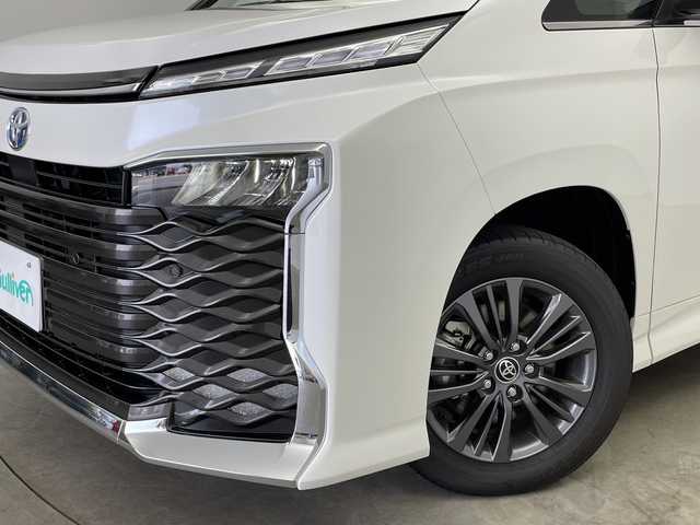 トヨタ ヴォクシー ハイブリッド S－Z 新潟県 2025(令7)年 0.1万km未満 ホワイトパールクリスタルシャイン 純正ディスプレイオーディオ/（BT/FM/AM/フルセグTV/DVD）/バックカメラ/ステアリングスイッチ/ステアリングヒーター/ハーフレザーシート/シートヒーター（1.2列目）/ワイパーデアイサー/AC100V/純正LEDオートヘッドライト/デジタルインナーミラー/電動リアゲート/両側パワースライドドア/サンシェード/電格ミラー/ウィンカーミラー/ヘッドライトレベライザー/ETC/取扱説明書/保証書