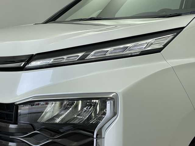 トヨタ ヴォクシー ハイブリッド S－Z 新潟県 2025(令7)年 0.1万km未満 ホワイトパールクリスタルシャイン 純正ディスプレイオーディオ/（BT/FM/AM/フルセグTV/DVD）/バックカメラ/ステアリングスイッチ/ステアリングヒーター/ハーフレザーシート/シートヒーター（1.2列目）/ワイパーデアイサー/AC100V/純正LEDオートヘッドライト/デジタルインナーミラー/電動リアゲート/両側パワースライドドア/サンシェード/電格ミラー/ウィンカーミラー/ヘッドライトレベライザー/ETC/取扱説明書/保証書