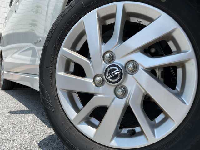 日産 デイズ ハイウェイスターX 滋賀県 2020(令2)年 2.5万km ホワイトパール ガソリン/2WD(FF)/CVT/エクリプス7インチナビ(AVN-D10)/(AM/FM/CD/フルセグ/Bluetooth)/アラウンドビューモニター/バックカメラ/ドライブレコーダー/ディスプレイ付自動防眩式ルームミラー/コーナーセンサー/エマージェンシーブレーキ/アイドリングストップ/電格ウインカーミラー/革巻きステアリング/ステアリングスイッチ/オートライト/LEDヘッドライト/フロントフォグ/スマートキー/プッシュスタート/純正フロアマット/ドアバイザー