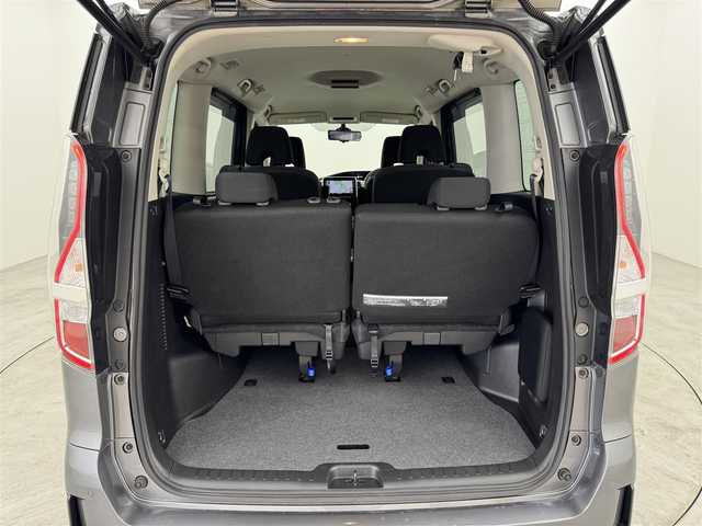 日産 セレナ e－パワー ハイウェイスター V 福岡県 2021(令3)年 4.7万km ダークメタルグレー 純正１０型ＳＤナビ　/アラウンドビューモニター　/インテリジェントルームミラー　/ＥＴＣ　/ナビ連動前方ドラレコ　/プロパイロット　/コーナーセンサー　/エマージェンシーブレーキ　/レーンキープ　/両側電動スライドドア