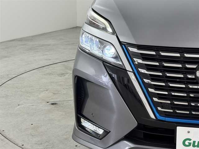 日産 セレナ e－パワー ハイウェイスター V 福岡県 2021(令3)年 4.7万km ダークメタルグレー 純正１０型ＳＤナビ　/アラウンドビューモニター　/インテリジェントルームミラー　/ＥＴＣ　/ナビ連動前方ドラレコ　/プロパイロット　/コーナーセンサー　/エマージェンシーブレーキ　/レーンキープ　/両側電動スライドドア