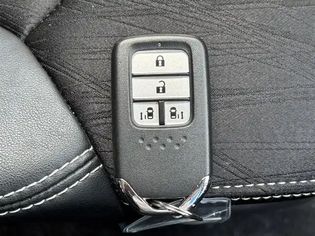 ホンダ オデッセイ アブソルート 宮城県 2015(平27)年 5万km プレミアムディープロッソパール 登録時走行距離49716km/純正SDナビ/FM・AM・Bluetooth・CD・DVD・ワンセグTV/バックカメラ/両側パワースライドドア/プッシュスタート/スマートキー/ETC/3列シート/クルーズコントロール/ホンダセンシング/フリップダウンモニター（VM-155N）/フォグランプ/純正フロアマット/純正アルミホイール/ハーフレザーシート