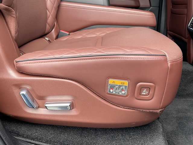 マツダ ＣＸ－８ XD エクスクルーシブモード 福岡県 2022(令4)年 5万km プラチナクォーツメタリック 純正ナビ/（Bカメラ、TV、Bluetooth、DVD、CD、AM、PM）/全方位カメラ/サンルーフ/BOSEサウンド/レザーシート/パワーシート/シートメモリ機能/シートヒーター/エアシート/ステアリングヒーター/電動リアゲート/ヘッドアップディスプレイ/BSM/ETC/ドラレコ/サンシェード/置くだけ充電/アイドリングストップ/車線逸脱警報/クリアランスソナー/ルーフレール/LEDヘッドライト/プッシュスタート/スマートキー/スペアキー/保証書/取扱説明書/ワンオーナー
