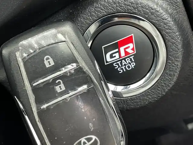 トヨタ ハイラックス Z GRスポーツ 群馬県 2022(令4)年 3.7万km スーパーホワイトⅡ ・純正８インチディスプレイオーディオ/・バックカメラ/・パノラミックビュー/・ダウンヒルアシストコントロール/・レーダークルーズコントロール/・ドライブレコーダー/・パドルシフト/・パワーシート/・ETC/・レーンアシスト/・LDA/・横滑り防止装置/・盗難防止装置/・衝突被害軽減システム/・プッシュスタート/・純正フロアマット/・ハーフレザーシート/・純正１８インチアルミホイール/・LEDヘッドライト/・プリクラッシュセーフティ