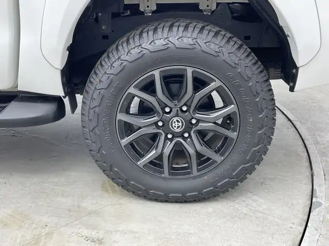 トヨタ ハイラックス Z GRスポーツ 群馬県 2022(令4)年 3.7万km スーパーホワイトⅡ ・純正８インチディスプレイオーディオ/・バックカメラ/・パノラミックビュー/・ダウンヒルアシストコントロール/・レーダークルーズコントロール/・ドライブレコーダー/・パドルシフト/・パワーシート/・ETC/・レーンアシスト/・LDA/・横滑り防止装置/・盗難防止装置/・衝突被害軽減システム/・プッシュスタート/・純正フロアマット/・ハーフレザーシート/・純正１８インチアルミホイール/・LEDヘッドライト/・プリクラッシュセーフティ