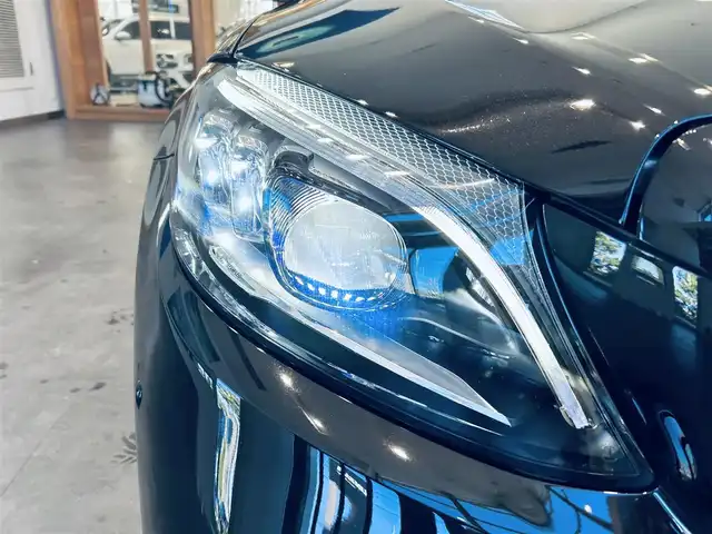 メルセデス・ベンツ Ｃ２２０ｄ ワゴン ローレウスエディション 大阪府 2020(令2)年 2.4万km オブシディアンブラック AMGラインP/レーダーセーフティP/サンルーフ/HUD/ACC/純正ナビ/applecarplay/TV/360度カメラ/メモリ付きパワーシート/エアシートヒーター/純正18インチAW/LEDヘッドライト/電動リアゲート/ブラインドスポット/クリアランスソナー/黒革/ワイヤレス充電/パフームアトマイザー/Burmeste