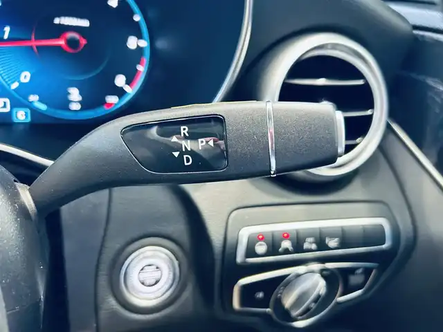 メルセデス・ベンツ Ｃ２２０ｄ ワゴン ローレウスエディション 大阪府 2020(令2)年 2.4万km オブシディアンブラック AMGラインP/レーダーセーフティP/サンルーフ/HUD/ACC/純正ナビ/applecarplay/TV/360度カメラ/メモリ付きパワーシート/エアシートヒーター/純正18インチAW/LEDヘッドライト/電動リアゲート/ブラインドスポット/クリアランスソナー/黒革/ワイヤレス充電/パフームアトマイザー/Burmeste
