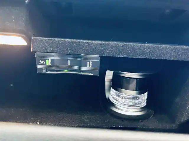 メルセデス・ベンツ Ｃ２２０ｄ ワゴン ローレウスエディション 大阪府 2020(令2)年 2.4万km オブシディアンブラック AMGラインP/レーダーセーフティP/サンルーフ/HUD/ACC/純正ナビ/applecarplay/TV/360度カメラ/メモリ付きパワーシート/エアシートヒーター/純正18インチAW/LEDヘッドライト/電動リアゲート/ブラインドスポット/クリアランスソナー/黒革/ワイヤレス充電/パフームアトマイザー/Burmeste