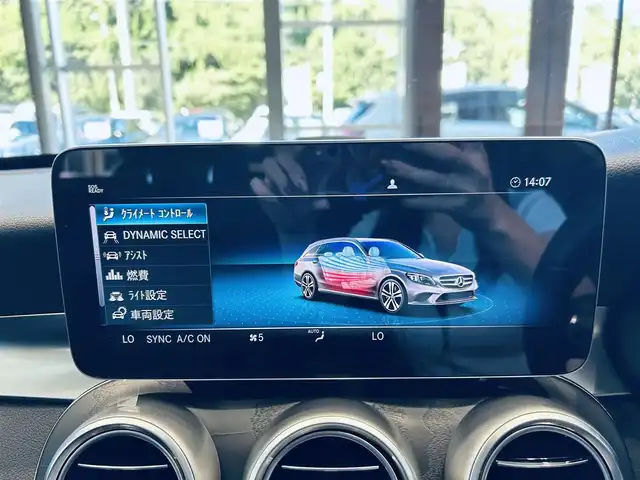 メルセデス・ベンツ Ｃ２２０ｄ ワゴン ローレウスエディション 大阪府 2020(令2)年 2.4万km オブシディアンブラック AMGラインP/レーダーセーフティP/サンルーフ/HUD/ACC/純正ナビ/applecarplay/TV/360度カメラ/メモリ付きパワーシート/エアシートヒーター/純正18インチAW/LEDヘッドライト/電動リアゲート/ブラインドスポット/クリアランスソナー/黒革/ワイヤレス充電/パフームアトマイザー/Burmeste