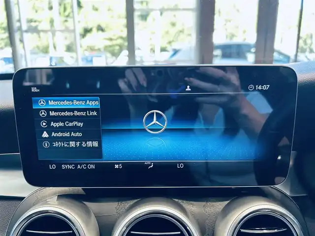 メルセデス・ベンツ Ｃ２２０ｄ ワゴン ローレウスエディション 大阪府 2020(令2)年 2.4万km オブシディアンブラック AMGラインP/レーダーセーフティP/サンルーフ/HUD/ACC/純正ナビ/applecarplay/TV/360度カメラ/メモリ付きパワーシート/エアシートヒーター/純正18インチAW/LEDヘッドライト/電動リアゲート/ブラインドスポット/クリアランスソナー/黒革/ワイヤレス充電/パフームアトマイザー/Burmeste