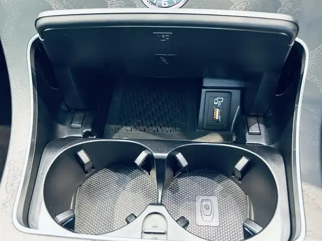 メルセデス・ベンツ Ｃ２２０ｄ ワゴン ローレウスエディション 大阪府 2020(令2)年 2.4万km オブシディアンブラック AMGラインP/レーダーセーフティP/サンルーフ/HUD/ACC/純正ナビ/applecarplay/TV/360度カメラ/メモリ付きパワーシート/エアシートヒーター/純正18インチAW/LEDヘッドライト/電動リアゲート/ブラインドスポット/クリアランスソナー/黒革/ワイヤレス充電/パフームアトマイザー/Burmeste