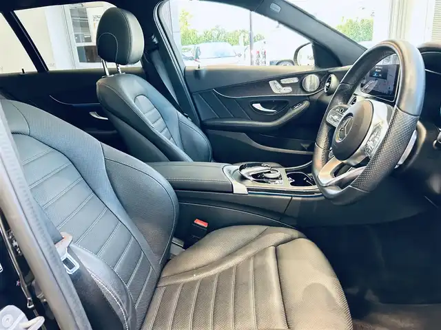メルセデス・ベンツ Ｃ２２０ｄ ワゴン ローレウスエディション 大阪府 2020(令2)年 2.4万km オブシディアンブラック AMGラインP/レーダーセーフティP/サンルーフ/HUD/ACC/純正ナビ/applecarplay/TV/360度カメラ/メモリ付きパワーシート/エアシートヒーター/純正18インチAW/LEDヘッドライト/電動リアゲート/ブラインドスポット/クリアランスソナー/黒革/ワイヤレス充電/パフームアトマイザー/Burmeste