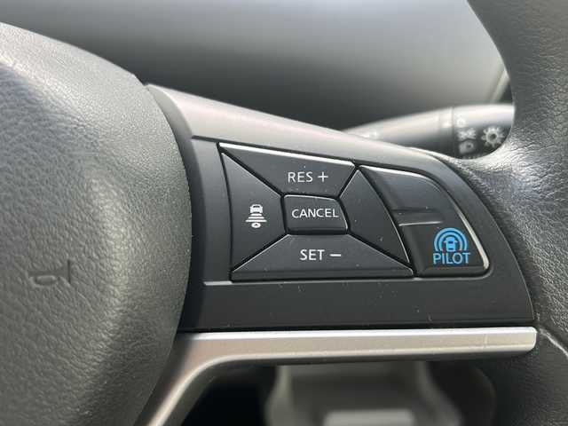 日産 セレナ X 沖縄県 2017(平29)年 6.2万km ダイヤモンドブラック 2トーン 純正ナビ・TV・Bluetooth・CD・DVD/全方位カメラ/ETC/ドライブレコーダー/片側パワースライドドア/デジタルインナーミラー/プロパイロット/コーナーセンサー/衝突軽減システム/オートライト/レーンキープアシスト/電子サイドブレーキ