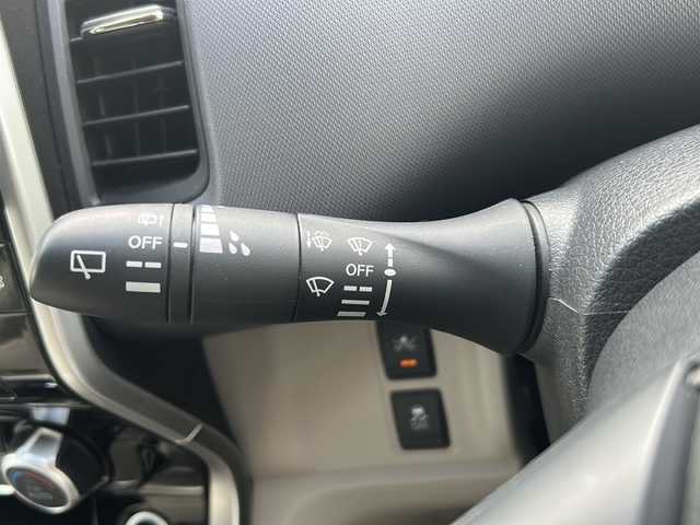 日産 セレナ X 沖縄県 2017(平29)年 6.2万km ダイヤモンドブラック 2トーン 純正ナビ・TV・Bluetooth・CD・DVD/全方位カメラ/ETC/ドライブレコーダー/片側パワースライドドア/デジタルインナーミラー/プロパイロット/コーナーセンサー/衝突軽減システム/オートライト/レーンキープアシスト/電子サイドブレーキ